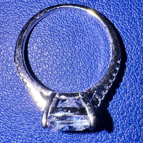 Costume/fashion jewelry, NEW huge diamond ring, beautiful size 7 - Picture 5 of 6